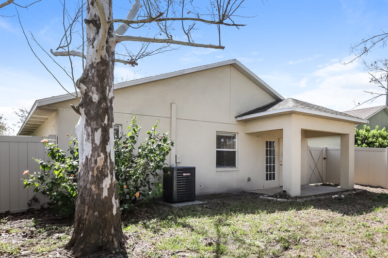 2,275/Mo, 906 Larwood Pine Dr Ruskin, FL 33570 Rear View