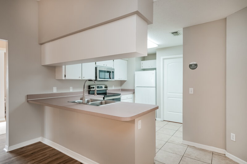 2,215/Mo, 4640 Burlington Rd Land O' Lakes, FL 34639 Kitchen View