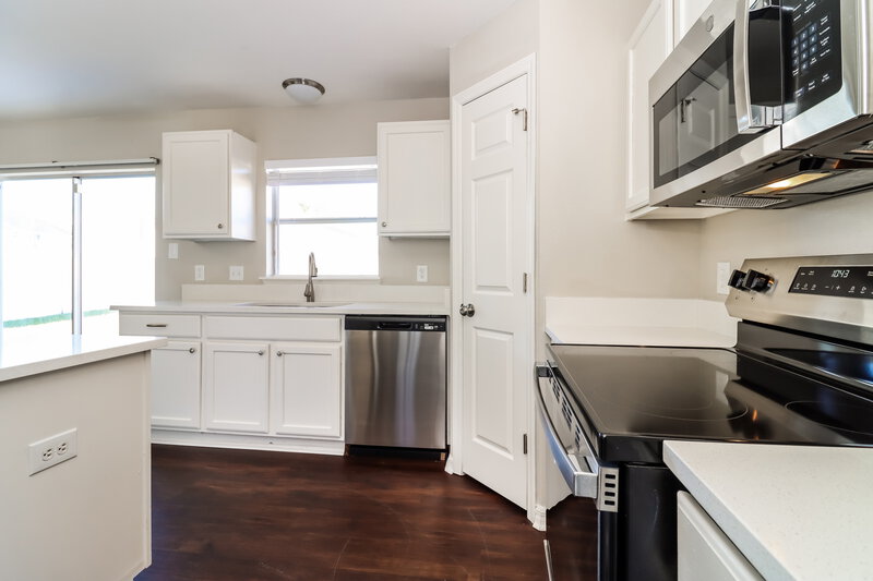 4,020/Mo, 10401 River Bream Dr Riverview, FL 33569 Kitchen View