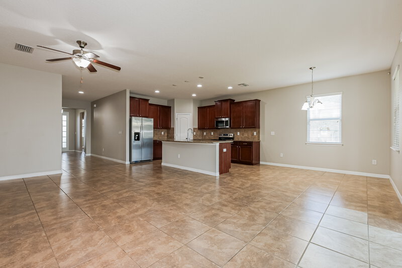 2,120/Mo, 402 Blakely Ct Ruskin, FL 33570 Living Room View