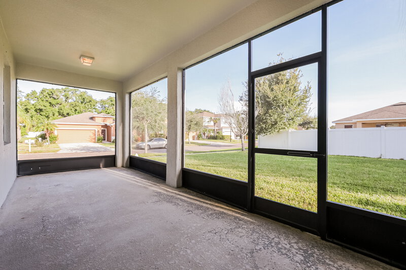 2,120/Mo, 402 Blakely Ct Ruskin, FL 33570 Sun Room View