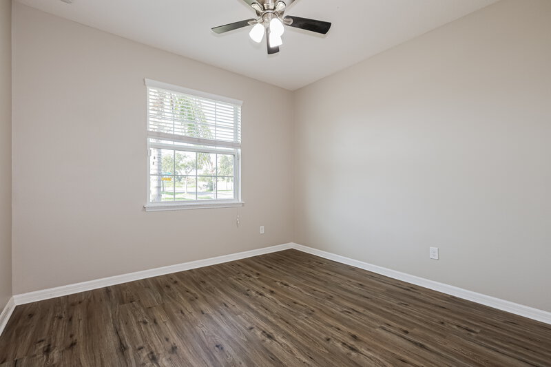 2,120/Mo, 402 Blakely Ct Ruskin, FL 33570 Bedroom View 2