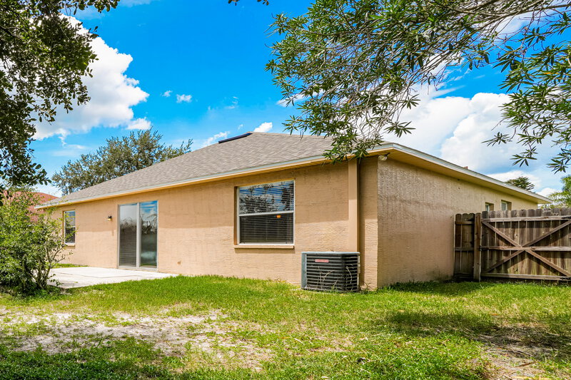 2,375/Mo, 18233 Brookpark Dr Tampa, FL 33647 Rear View