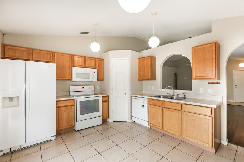 2,070/Mo, 11349 Ivy Flower Loop Riverview, FL 33578 Kitchen View