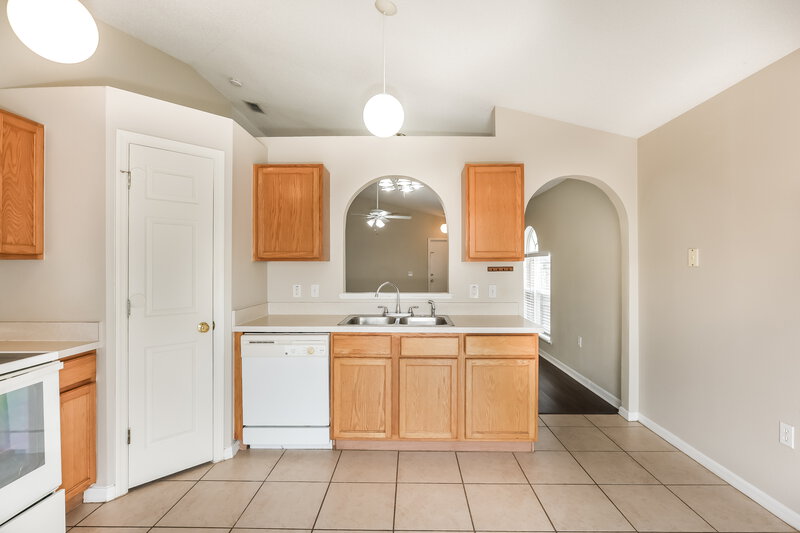 2,070/Mo, 11349 Ivy Flower Loop Riverview, FL 33578 Kitchen View 2