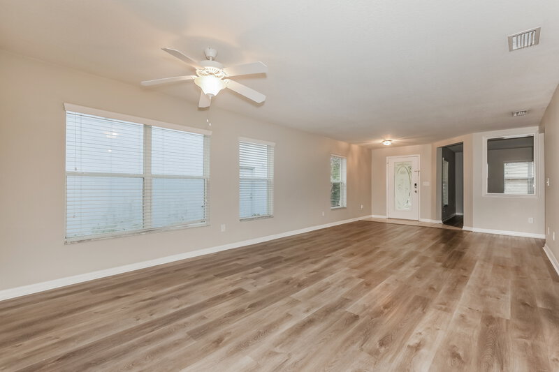 1,780/Mo, 407 Vine Cliff St Ruskin, FL 33570 Living Room View