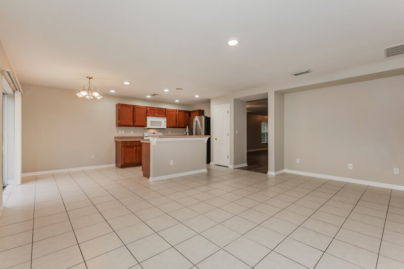 1,780/Mo, 407 Vine Cliff St Ruskin, FL 33570 Family Room View