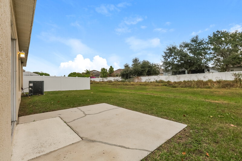 1,780/Mo, 407 Vine Cliff St Ruskin, FL 33570 Backyard View