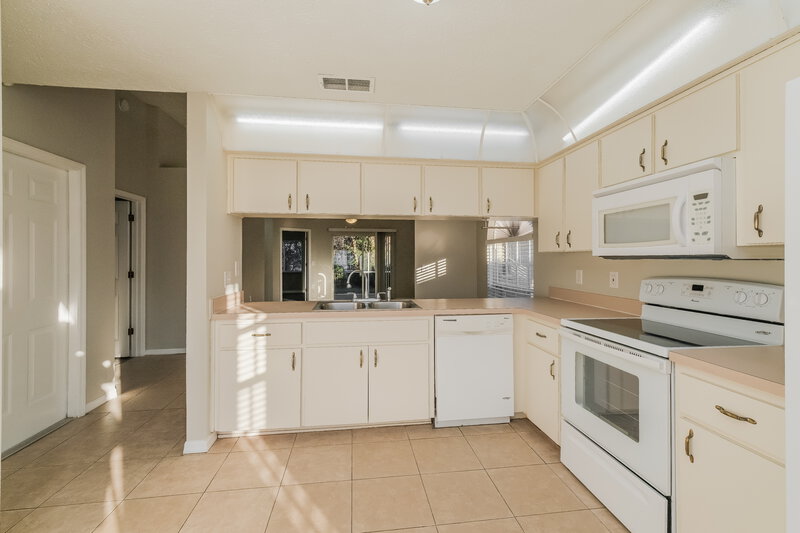 1,880/Mo, 7922 Barclay Rd New Port Richey, FL 34654 Kitchen View