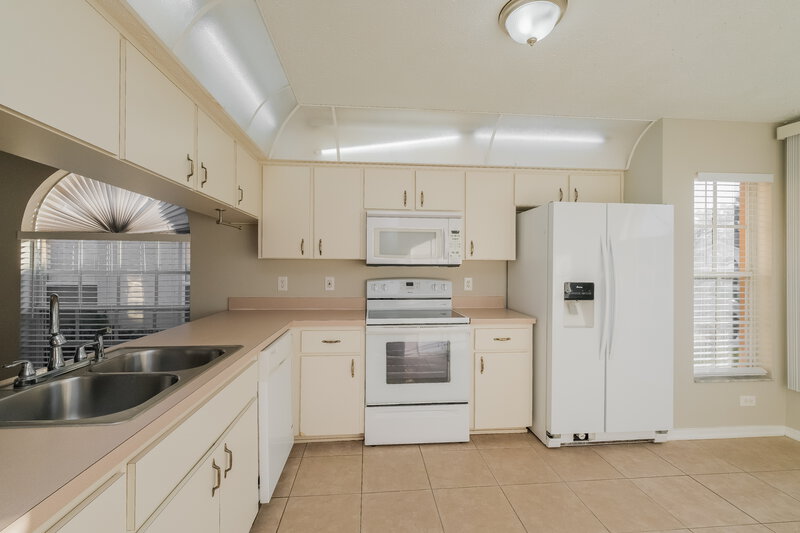 1,880/Mo, 7922 Barclay Rd New Port Richey, FL 34654 Kitchen View 2