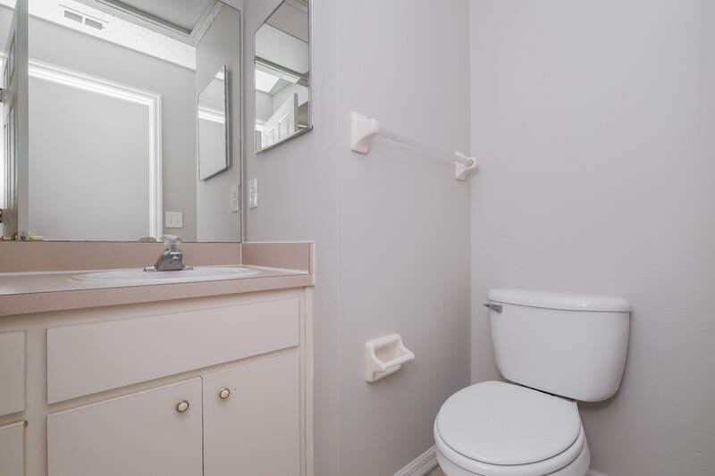 1,880/Mo, 7922 Barclay Rd New Port Richey, FL 34654 Bathroom View