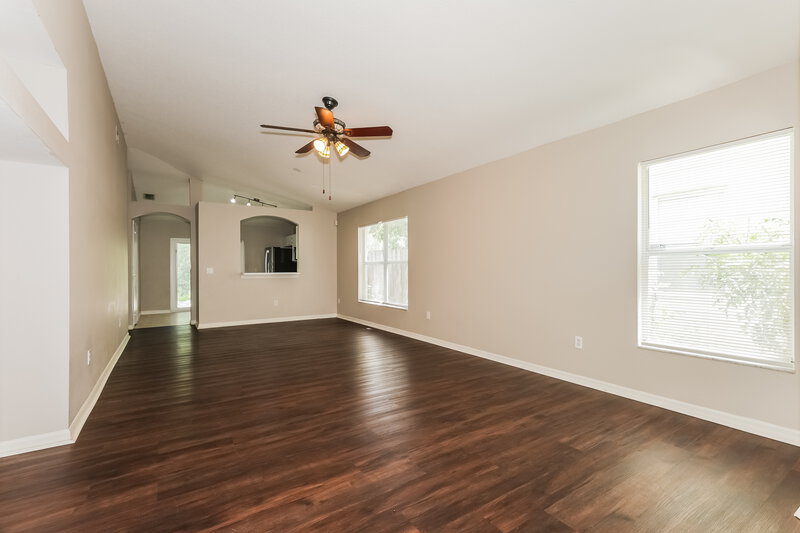 2,025/Mo, 1120 Lake Shore Ranch Dr Seffner, FL 33584 Living Room View 2