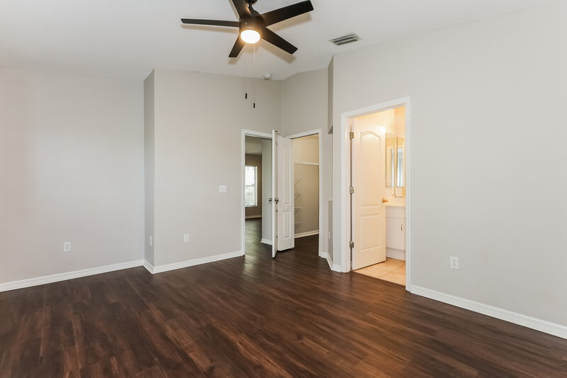 2,025/Mo, 1120 Lake Shore Ranch Dr Seffner, FL 33584 Main Bedroom View 2