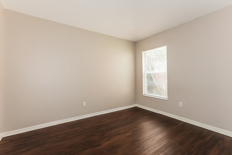 2,025/Mo, 1120 Lake Shore Ranch Dr Seffner, FL 33584 Bedroom View 2