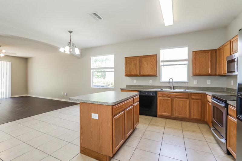 2,570/Mo, 12121 Fall Creek Ct Hudson, FL 34669 Kitchen View