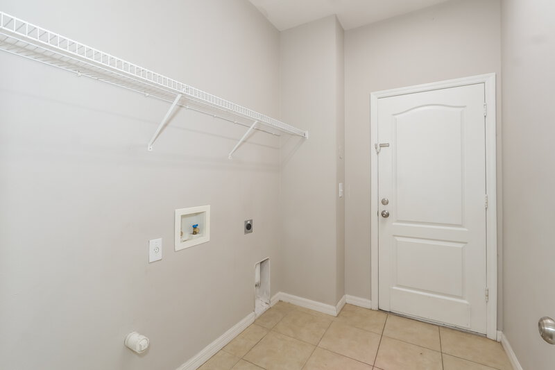 2,570/Mo, 12121 Fall Creek Ct Hudson, FL 34669 Laundry Room View