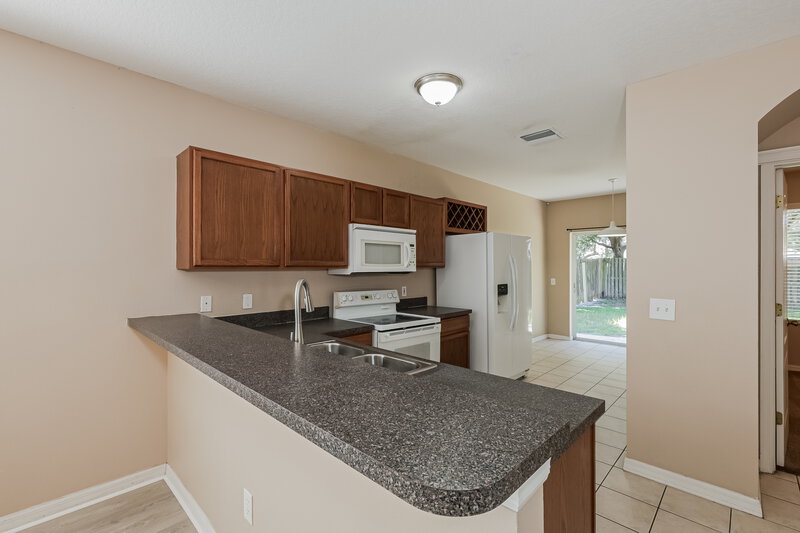1,795/Mo, 7455 Oxford Garden Cir Apollo Beach, FL 33572 Kitchen View
