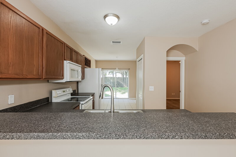 1,795/Mo, 7455 Oxford Garden Cir Apollo Beach, FL 33572 Kitchen View 2