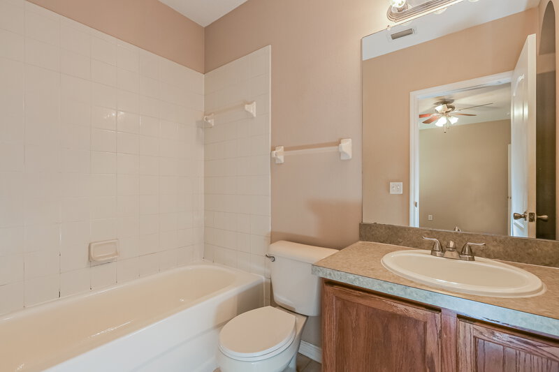 1,795/Mo, 7455 Oxford Garden Cir Apollo Beach, FL 33572 Main Bathroom View