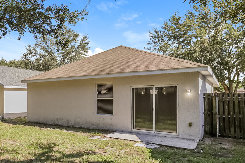 1,795/Mo, 7455 Oxford Garden Cir Apollo Beach, FL 33572 Rear View