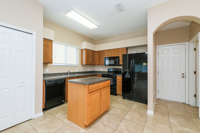 2,155/Mo, 12822 Longcrest Dr Riverview, FL 33579 Kitchen View