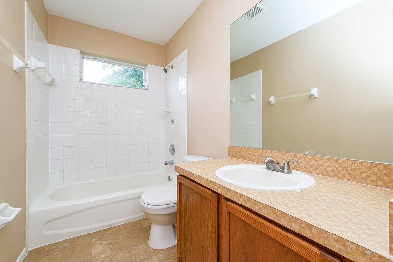 2,155/Mo, 12822 Longcrest Dr Riverview, FL 33579 Bathroom View
