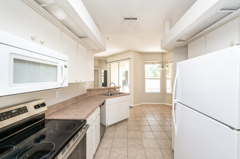 2,380/Mo, 7148 Captiva Cir New Port Richey, FL 34655 Kitchen View