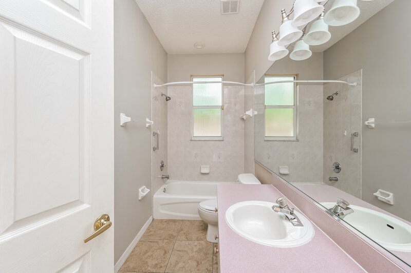 2,380/Mo, 7148 Captiva Cir New Port Richey, FL 34655 Bathroom View