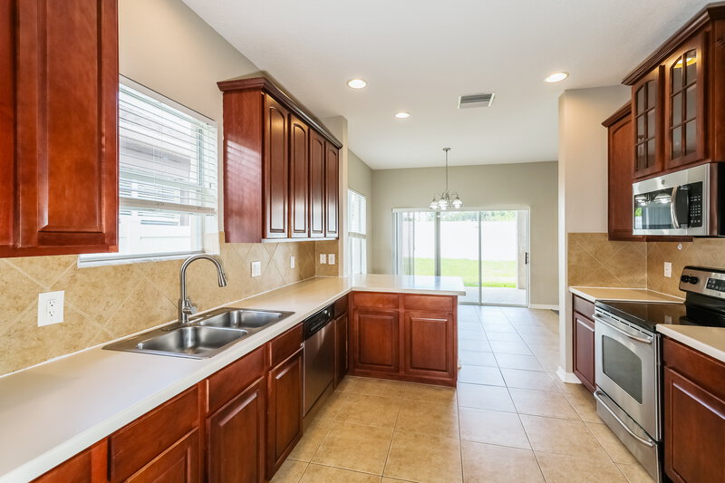 2,030/Mo, 10644 Shady Preserve Dr Riverview, FL 33579 Kitchen View