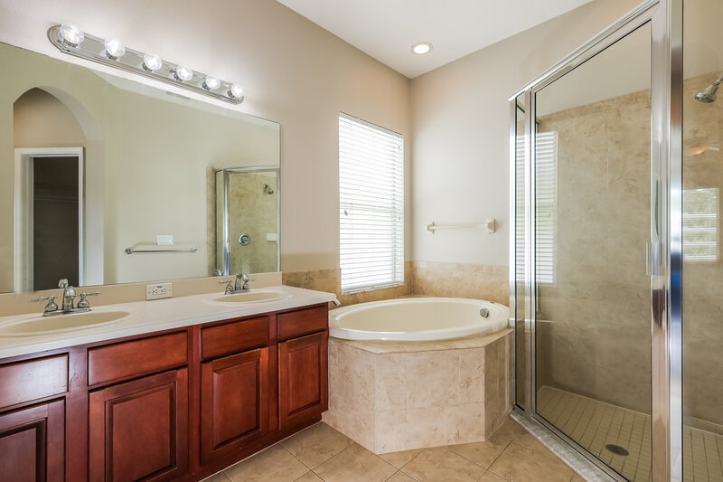 2,030/Mo, 10644 Shady Preserve Dr Riverview, FL 33579 Main Bathroom View
