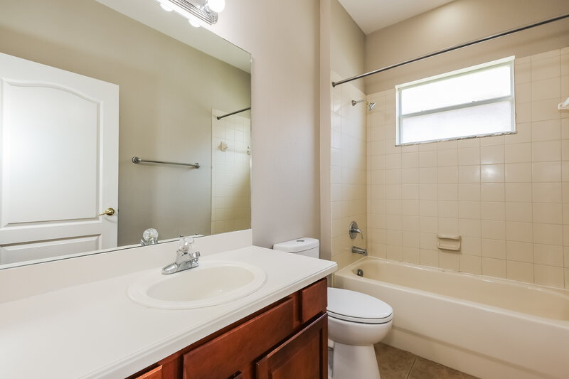 2,030/Mo, 10644 Shady Preserve Dr Riverview, FL 33579 Bathroom View
