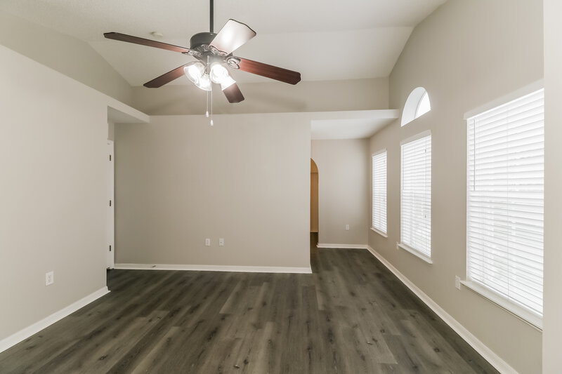 2,360/Mo, 6533 Tabogi Trl Wesley Chapel, FL 33545 Main Bedroom View 2
