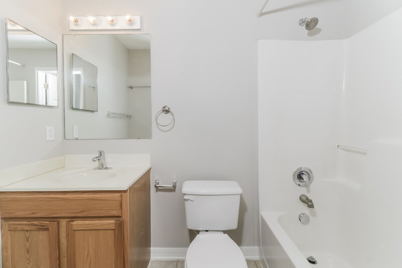 2,360/Mo, 6533 Tabogi Trl Wesley Chapel, FL 33545 Main Bathroom View