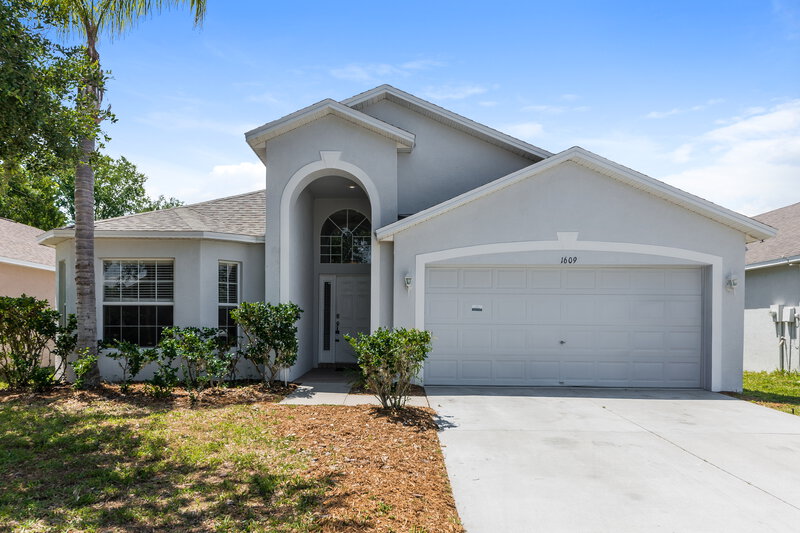 2,260/Mo, 1609 Carson White Ln Ruskin, FL 33570 External View