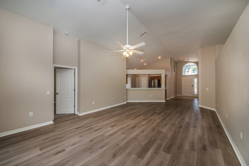 2,260/Mo, 1609 Carson White Ln Ruskin, FL 33570 Living Room View 2