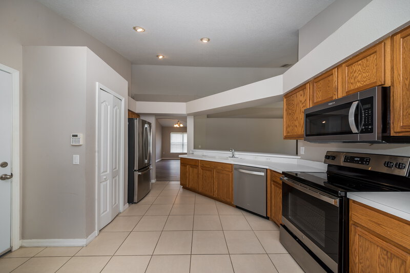2,260/Mo, 1609 Carson White Ln Ruskin, FL 33570 Kitchen View 2