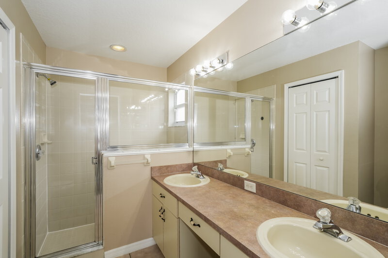 1,920/Mo, 34621 Smart Dr Zephyrhills, FL 33541 Main Bathroom View