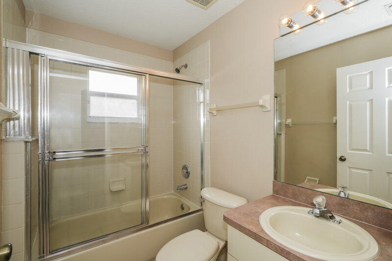 1,920/Mo, 34621 Smart Dr Zephyrhills, FL 33541 Bathroom View