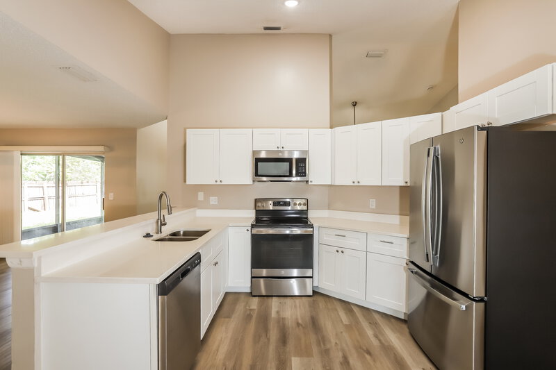 2,495/Mo, 12114 Clearbrook Ct Riverview, FL 33569 Kitchen View 2
