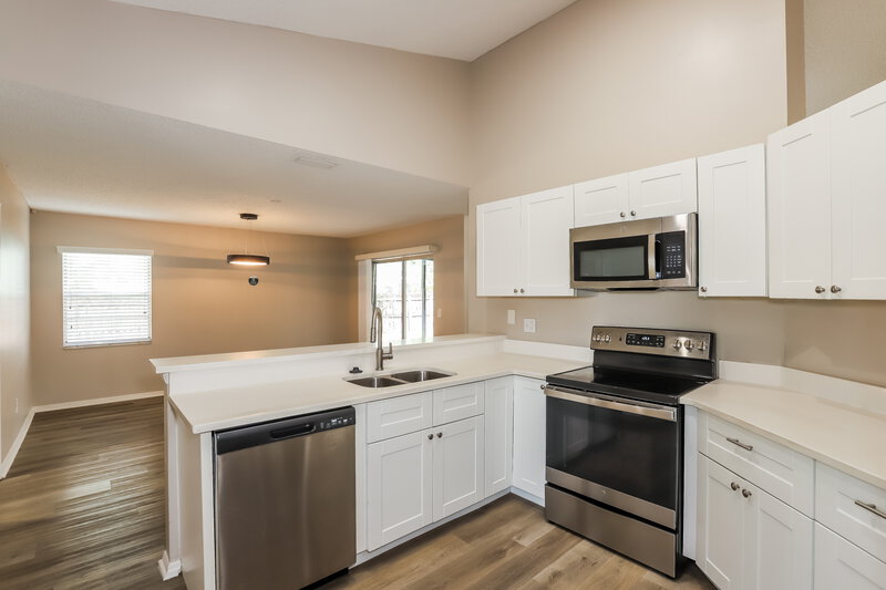 2,495/Mo, 12114 Clearbrook Ct Riverview, FL 33569 Kitchen View 3