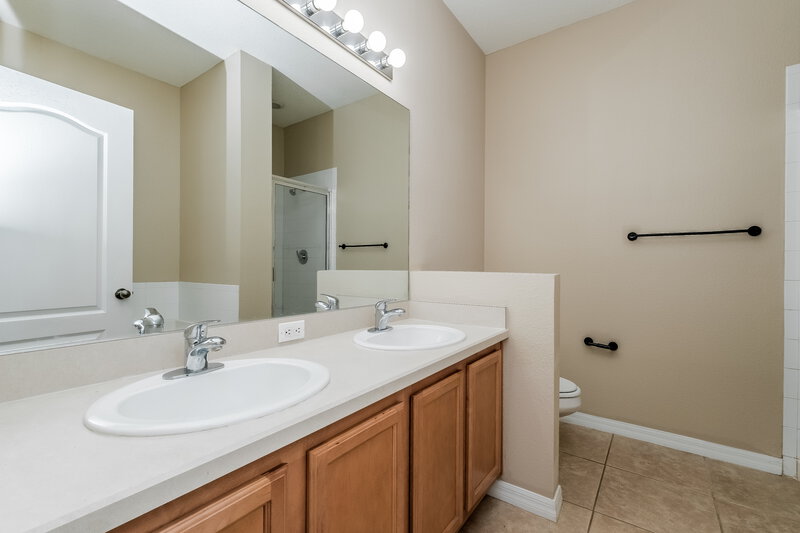 3,380/Mo, 12130 Infinity Dr New Port Richey, FL 34654 Main Bathroom View