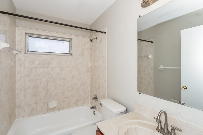 2,245/Mo, 1305 Cedar Rock Pl Brandon, FL 33511 Bathroom View