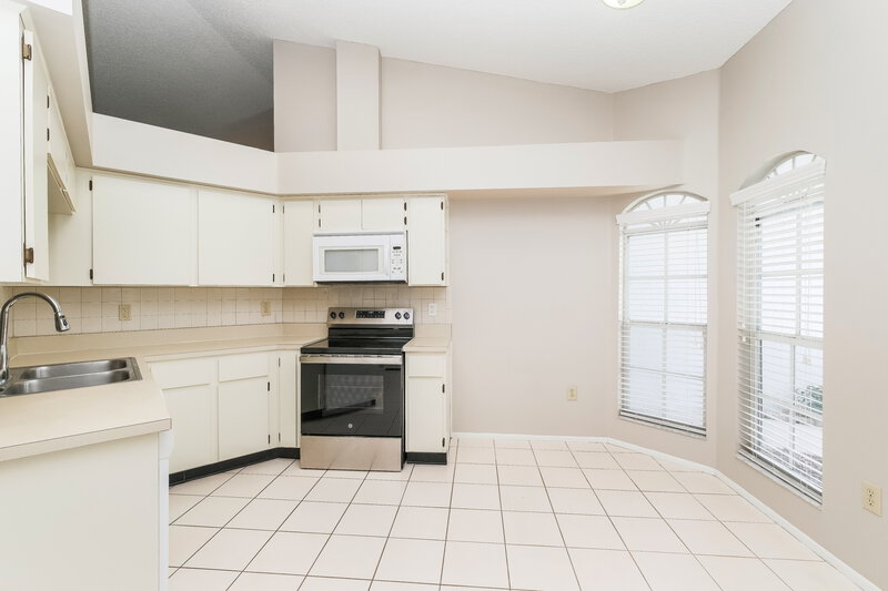 2,005/Mo, 13203 Pine Creek Cir Riverview, FL 33579 Kitchen View