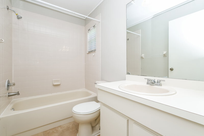2,005/Mo, 13203 Pine Creek Cir Riverview, FL 33579 Bathroom View