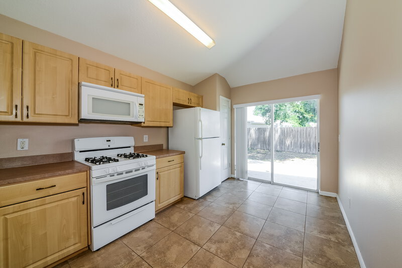 1,925/Mo, 10411 Lakeside Vista Dr Riverview, FL 33569 Kitchen View