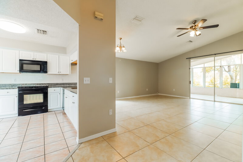 1,965/Mo, 7921 Hathaway Dr New Port Richey, FL 34654 Dining Room View 2