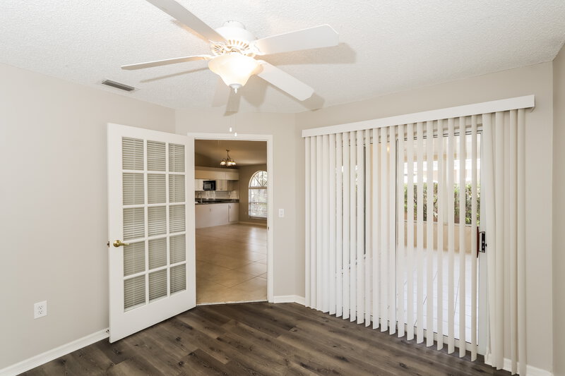 2,105/Mo, 7921 Hathaway Dr New Port Richey, FL 34654 Family Room View
