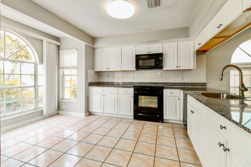 1,965/Mo, 7921 Hathaway Dr New Port Richey, FL 34654 Kitchen View