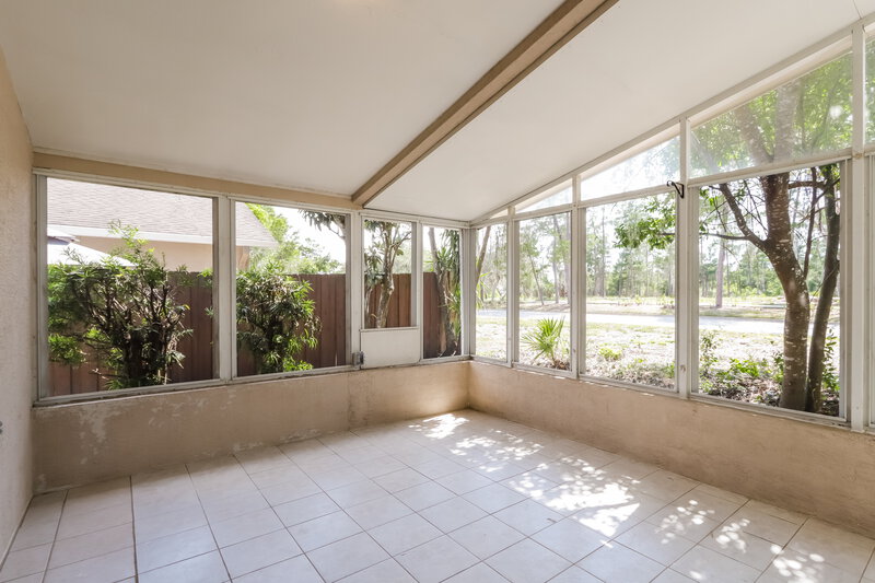 2,105/Mo, 7921 Hathaway Dr New Port Richey, FL 34654 Sun Room View