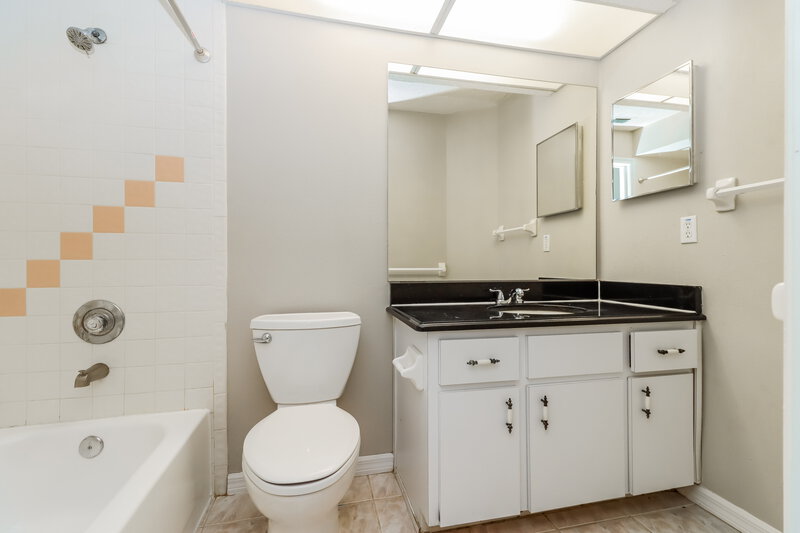 1,965/Mo, 7921 Hathaway Dr New Port Richey, FL 34654 Bathroom View